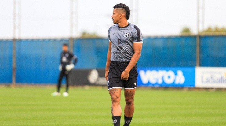 Sobral prevê desafio difícil contra atleticanos: “Não vêm a passeio. Temos que nos doar ao máximo”