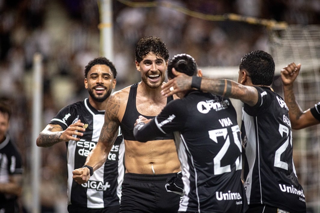 Pedro Raul exalta parceria com Vina e celebra gol contra o Fluminense: "Saiu num momento importante"
