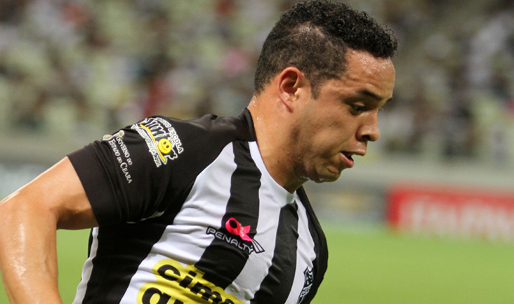 Outubro Rosa: Diante do Bragantino, alvinegros usaram laço rosa