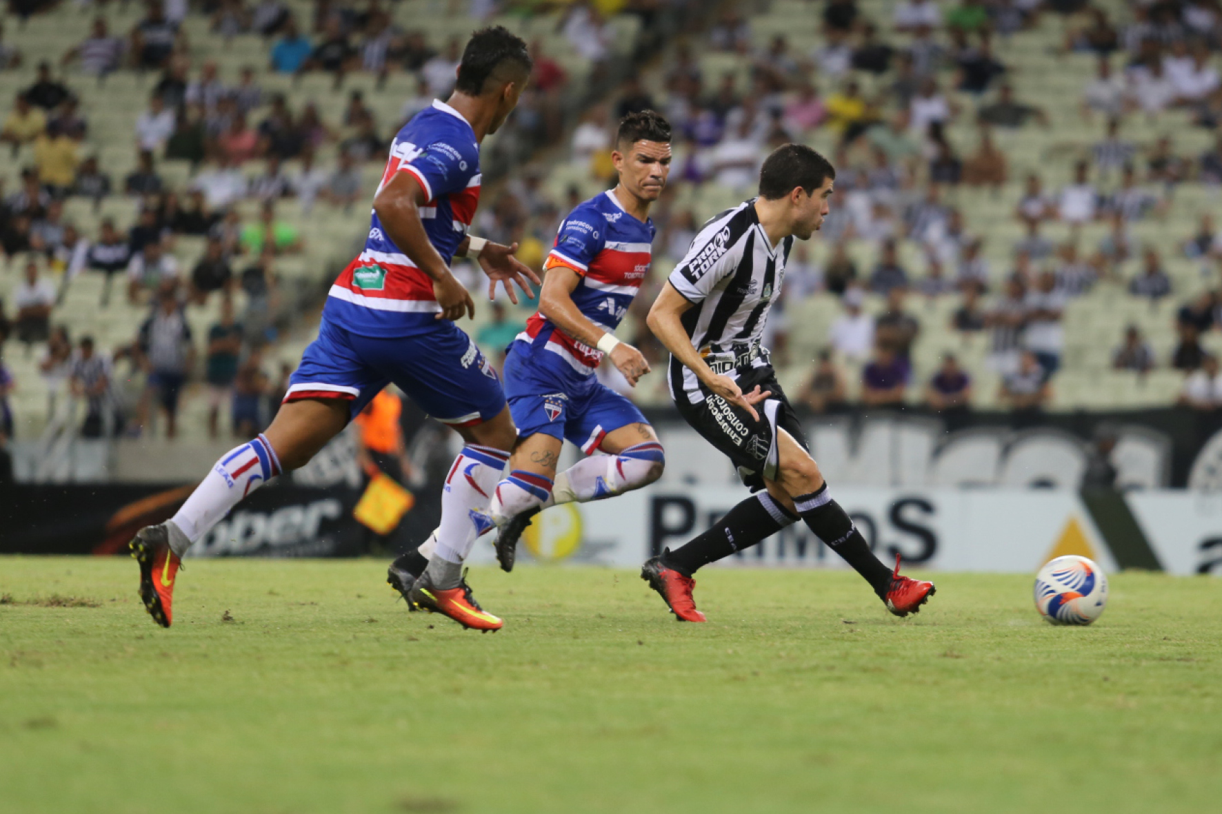 Na Arena Castelão, Ceará joga bem, mas perde a primeira partida pelo Estadual