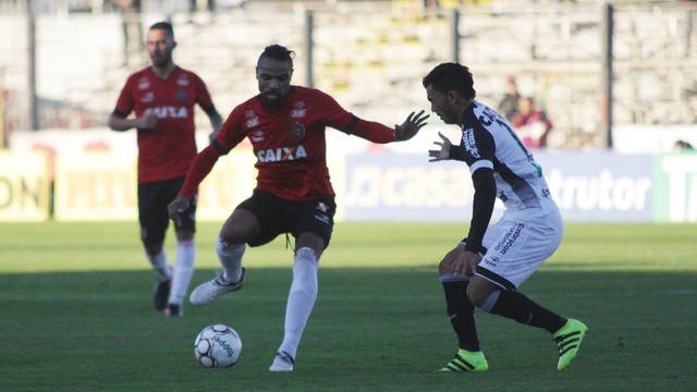 Em partida eletrizante, Ceará sai na frente, cede empate, mas arranca vitória no fim