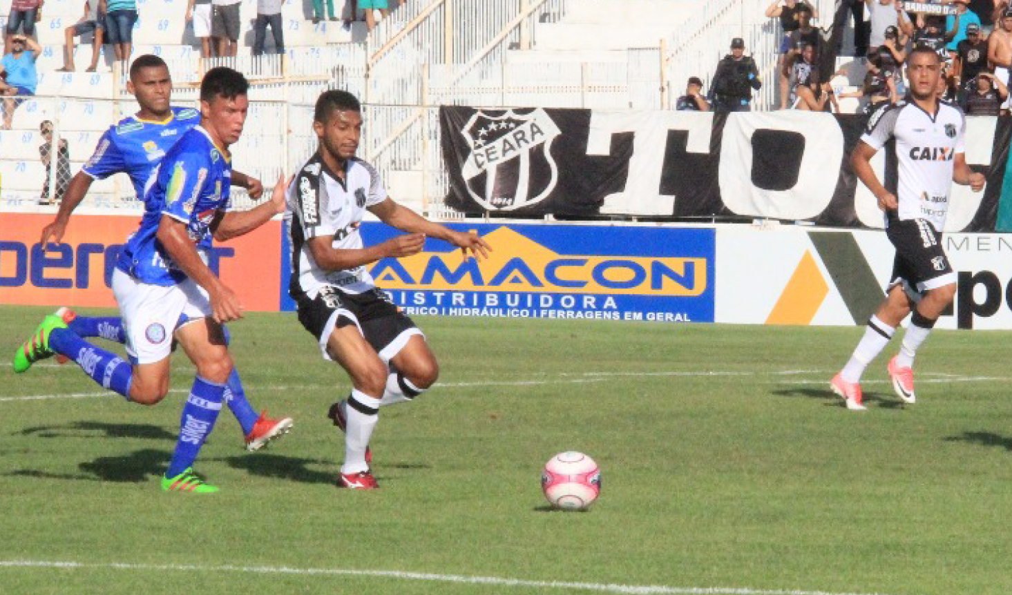 No Estádio Morenão, Ceará sai na frente, mas leva virada do Iguatu