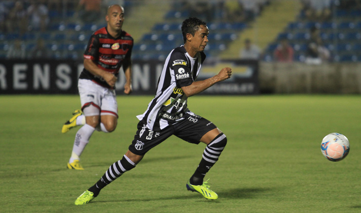 Em jogo de duas viradas, Vozão é melhor, vence e traz vantagem