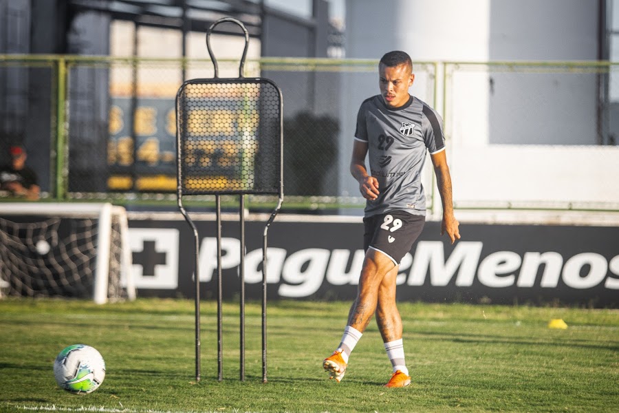 Antes de embarque para Salvador, Ceará realiza treino apronto para jogo contra o Bahia