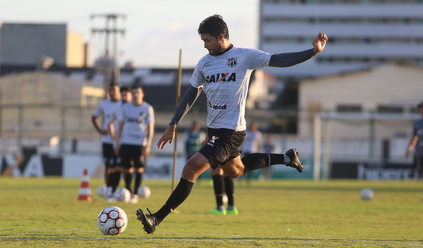 No Vovozão, elenco alvinegro participa de treino de finalização e ensaio tático