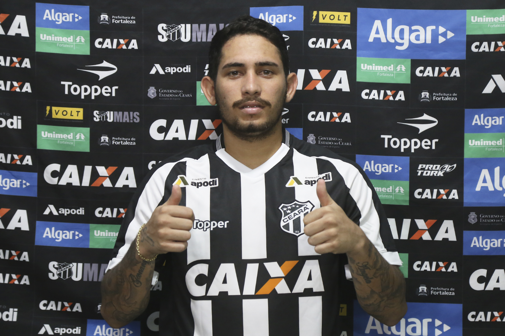Leandro Carvalho é oficialmente apresentado à imprensa