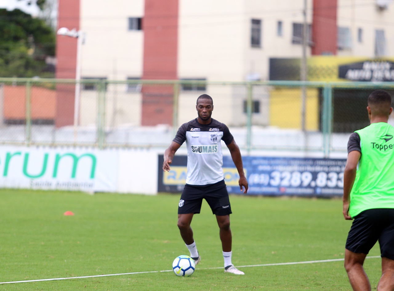 Reapresentação, treino e viagem! Ceará realiza última atividade antes de embarque para Caruaru