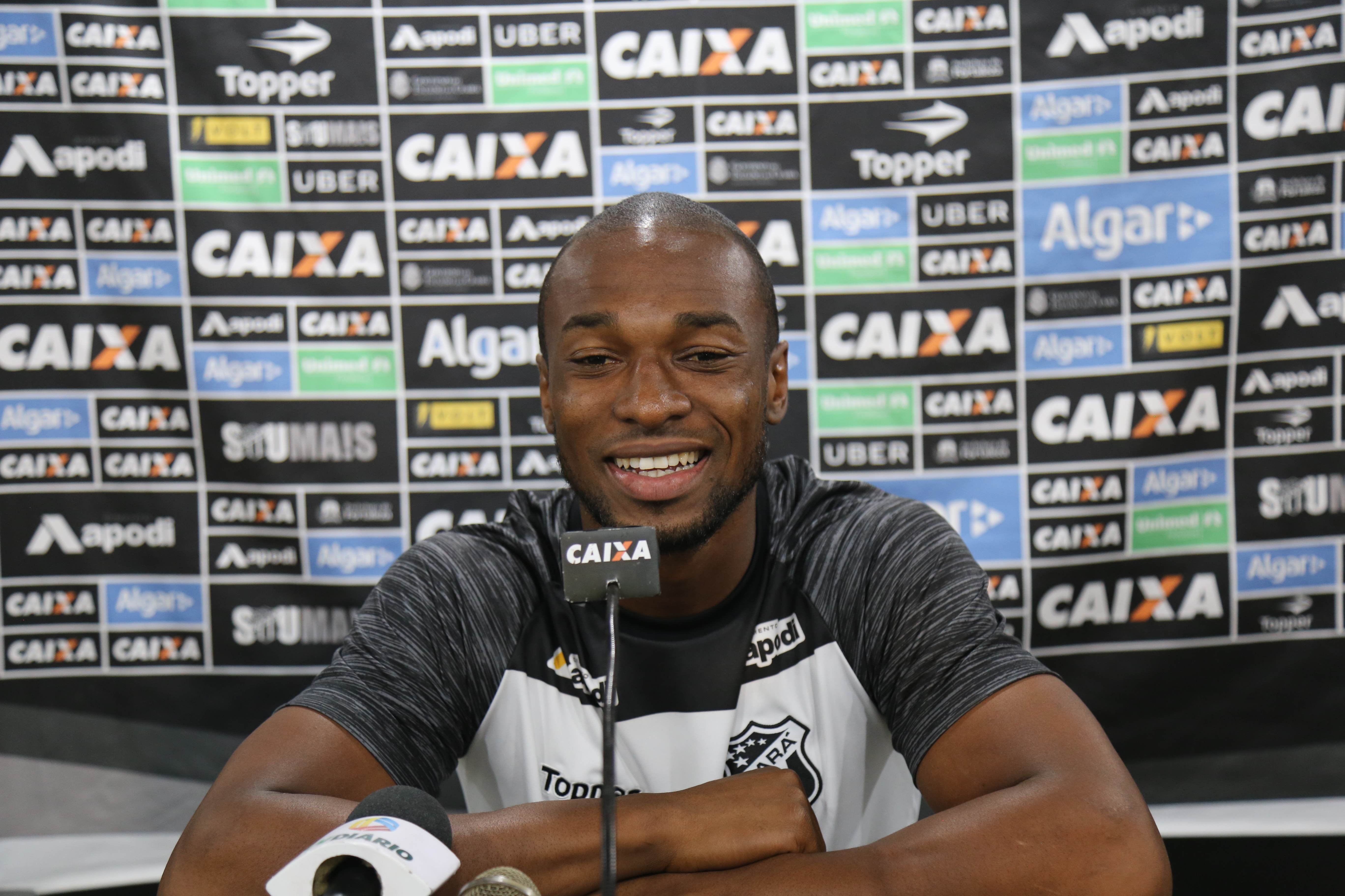 Em dia de reapresentação, Luiz Otávio fala com imprensa sobre consistência defensiva do time