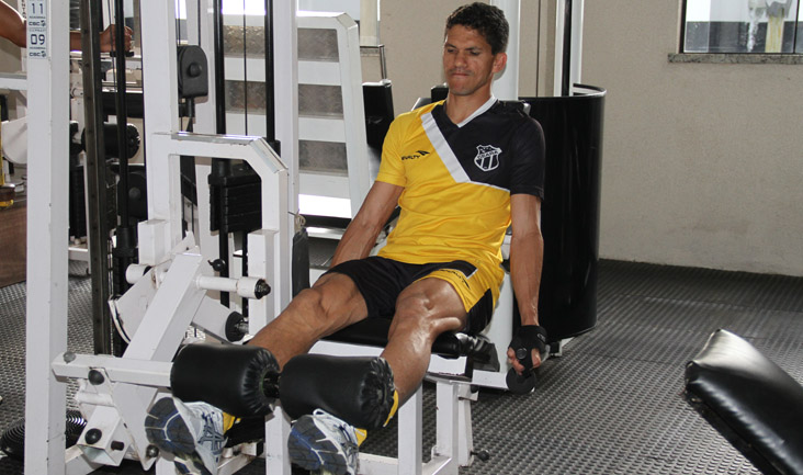 Após tomar “pisão” na mão, Magno Alves passou por exames