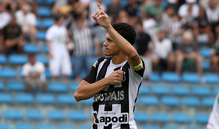 Artilheiro do time no Nordestão, Magno Alves convoca a massa alvinegra