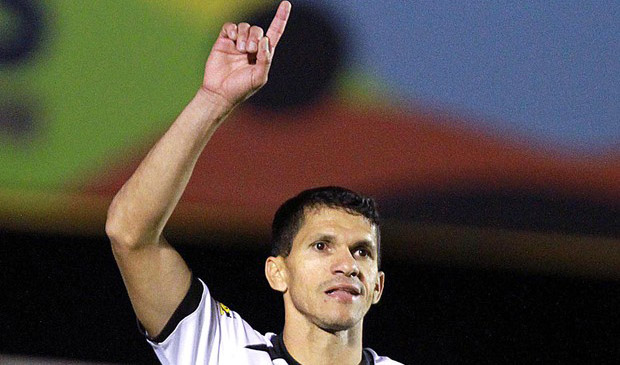 Magno Alves faz dois e Ceará vence o Atlético/GO, fora de casa