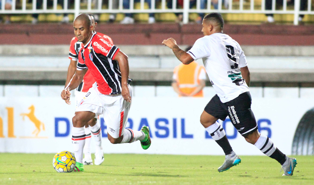 Com gol de Rafael Costa Ceará vence o Joinville fora de casa pela Copa do Brasil