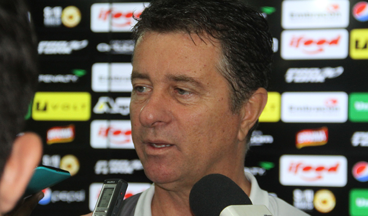 Preparador físico Walmir Cruz é apresentado à imprensa