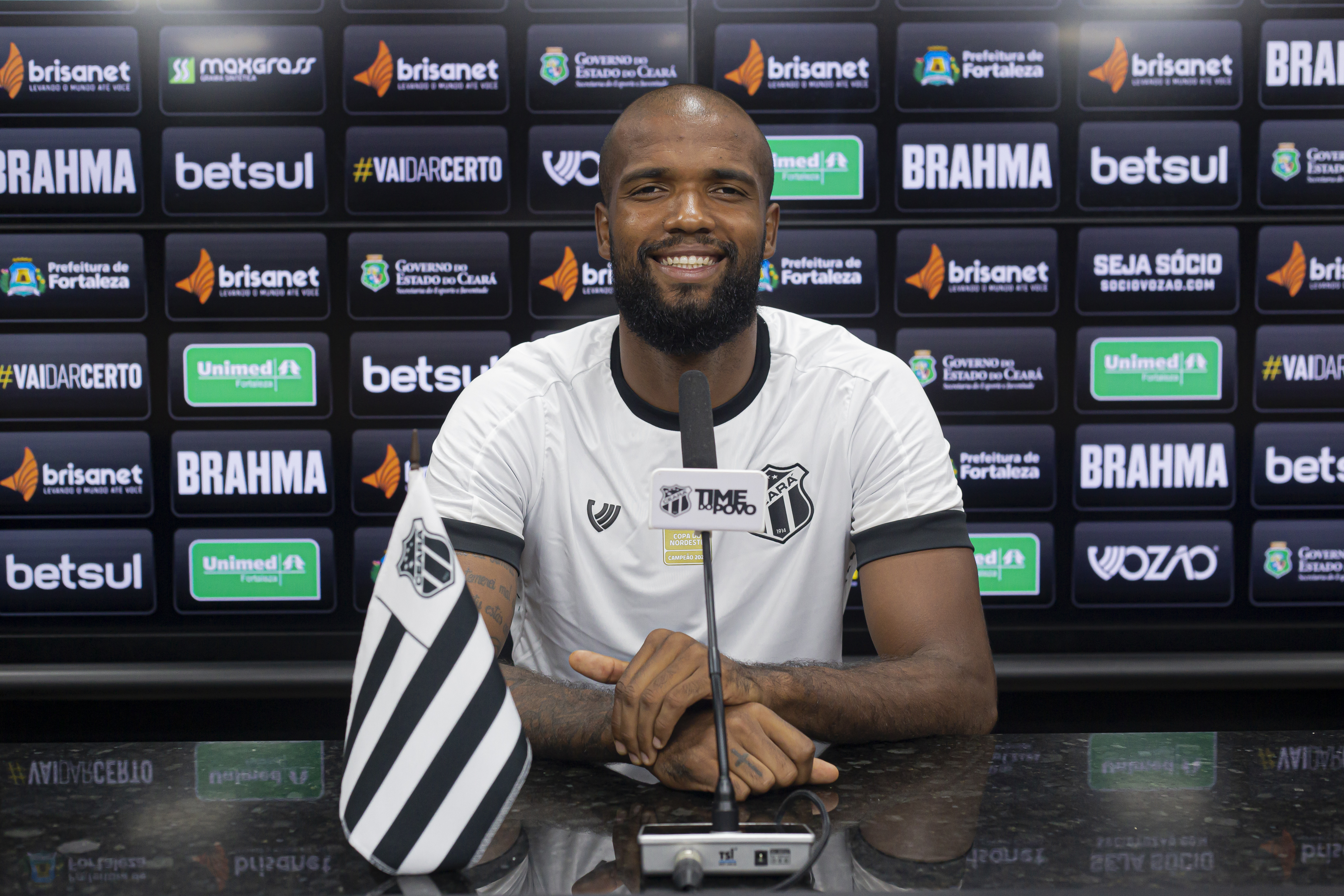 Recém-contratado, zagueiro Messias é oficialmente apresentado, em Porangabuçu