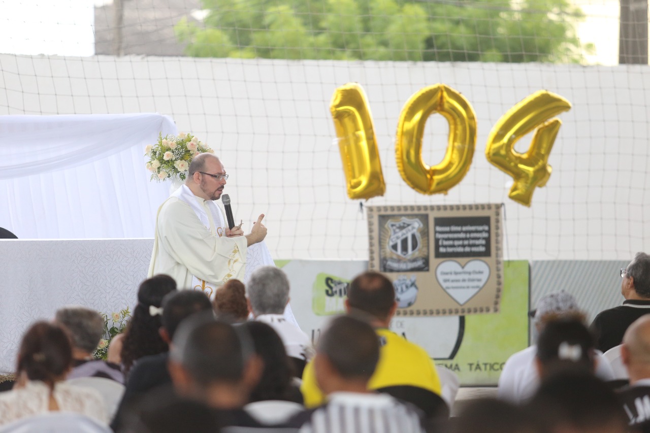 Aniversário do Vozão é celebrado com alvorada de fogos e missa, em Porangabuçu