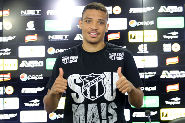 Atacante Nathan é apresentado oficialmente em Porangabuçu