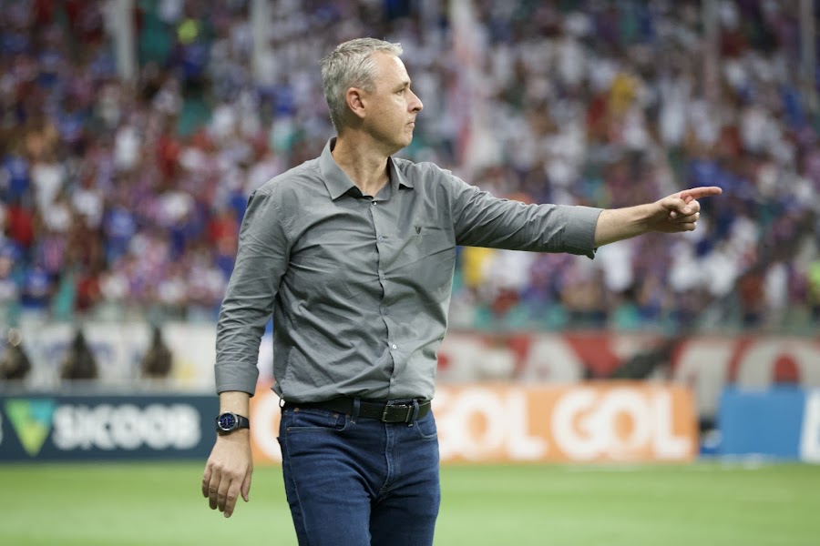 Em coletiva, Tiago Nunes enaltece força da torcida no Castelão: “Fundamental para a gente”