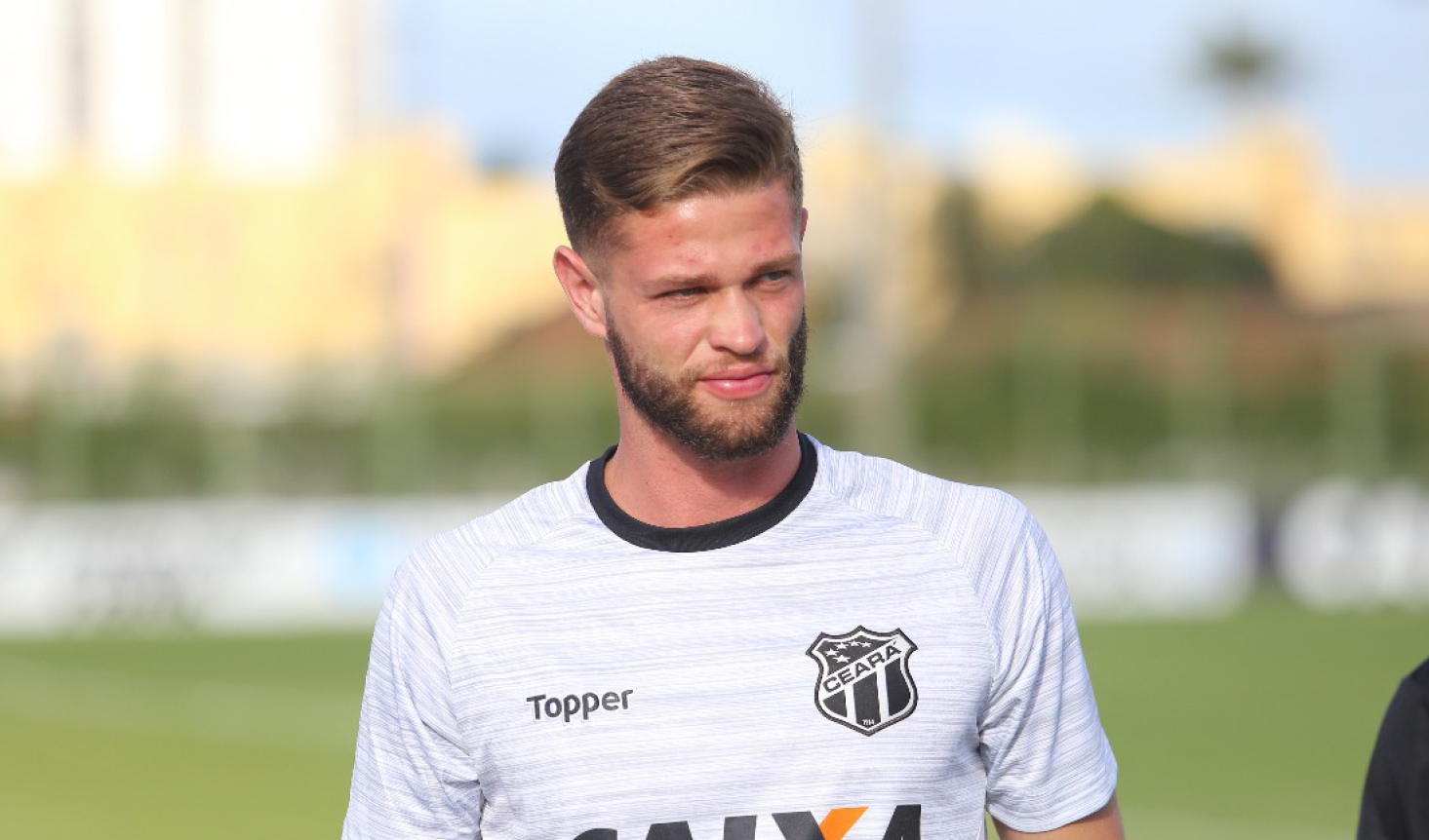 Zagueiro Patrick é apresentado e fala em raça e dedicação para buscar a titularidade