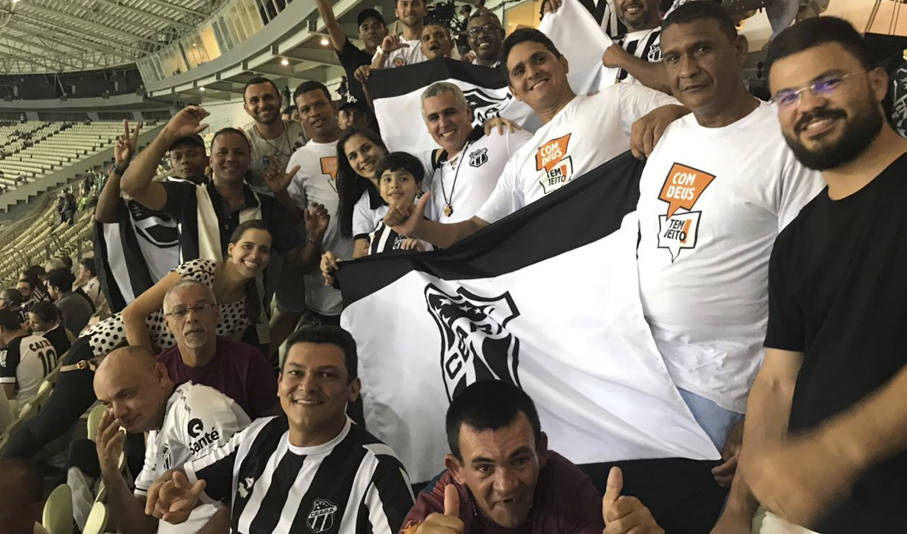 Pela primeira vez em um estádio, ex-moradores de rua assistem a jogo entre Ceará x Guarani