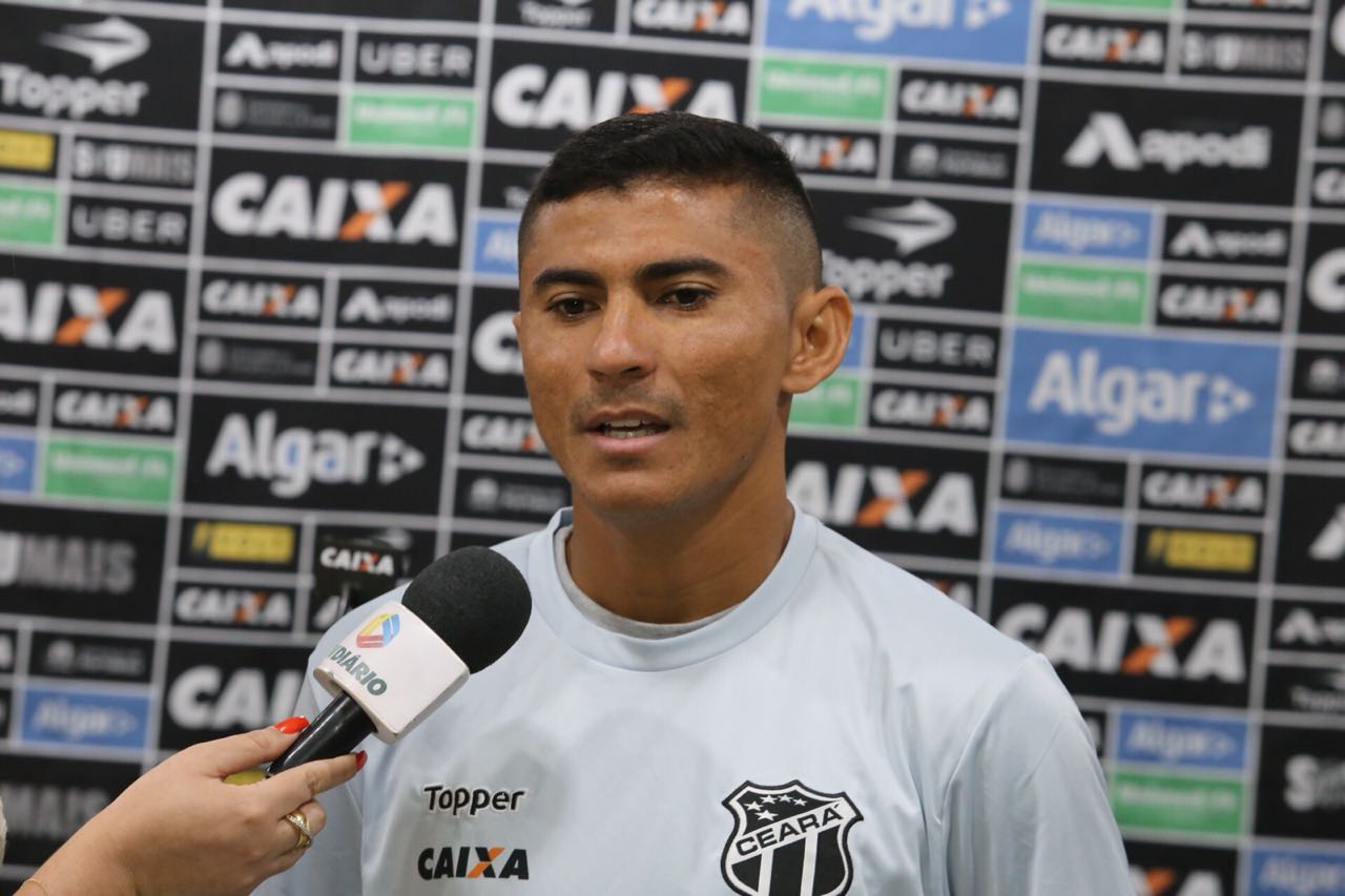 Em treino aberto à imprensa, Ceará realiza última atividade antes viagem para Rio de Janeiro