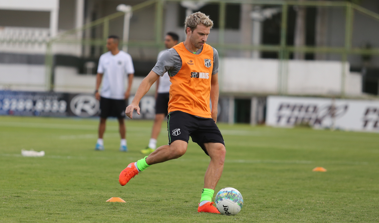 Zagueiro Rafael Pereira é apresentado em Porangabuçu