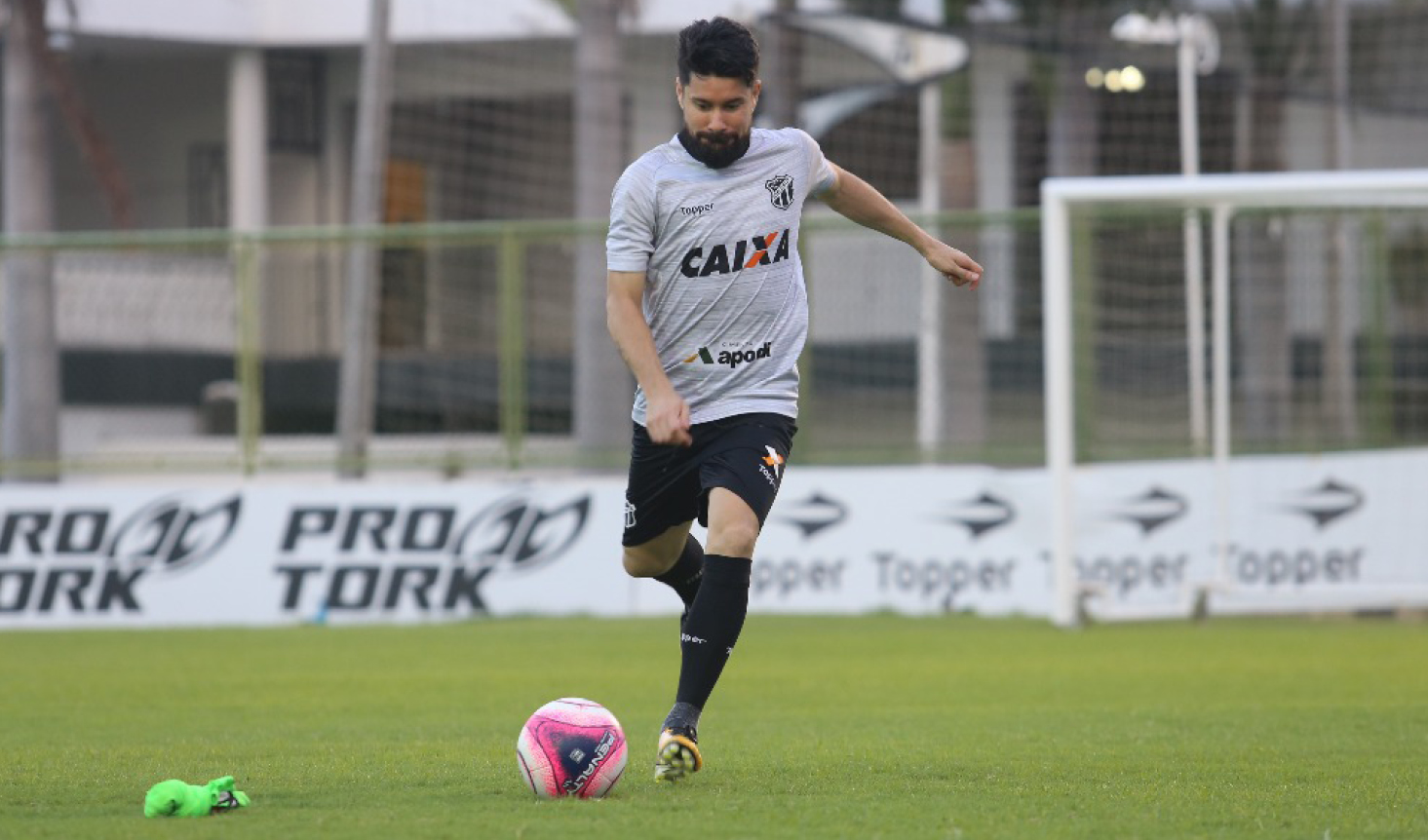 Ricardinho: “Trabalhamos forte nessa semana para vencer este Clássico”