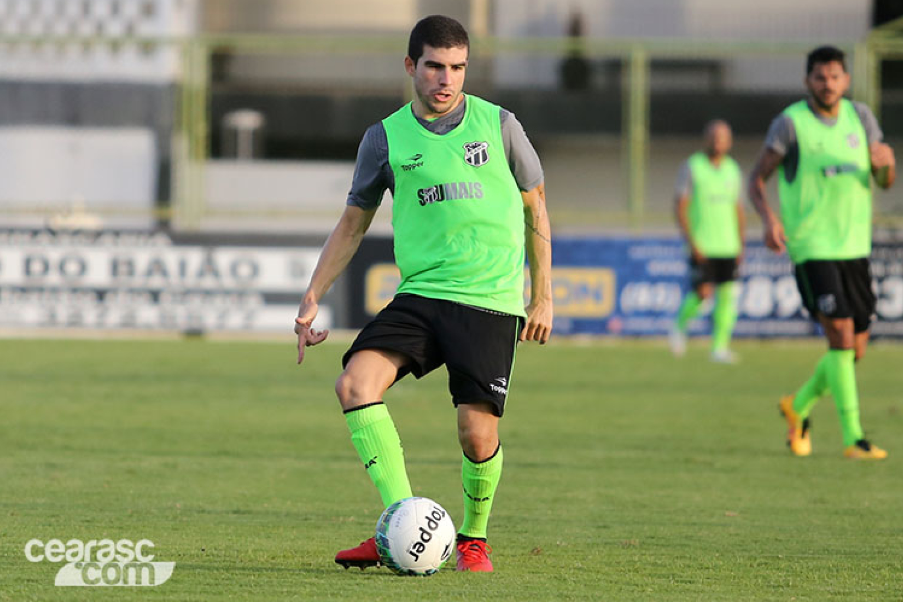 No Estádio Vovozão, técnico Givanildo comandou treino coletivo