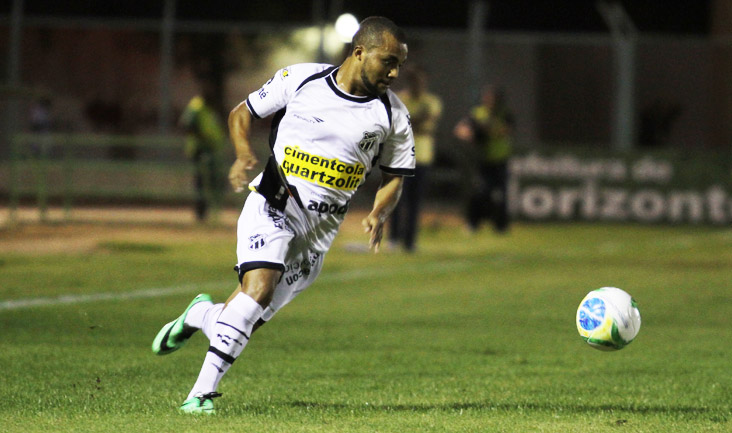 Diante do Sampaio Corrêa, Vozão empata e lidera a Série B 2014
