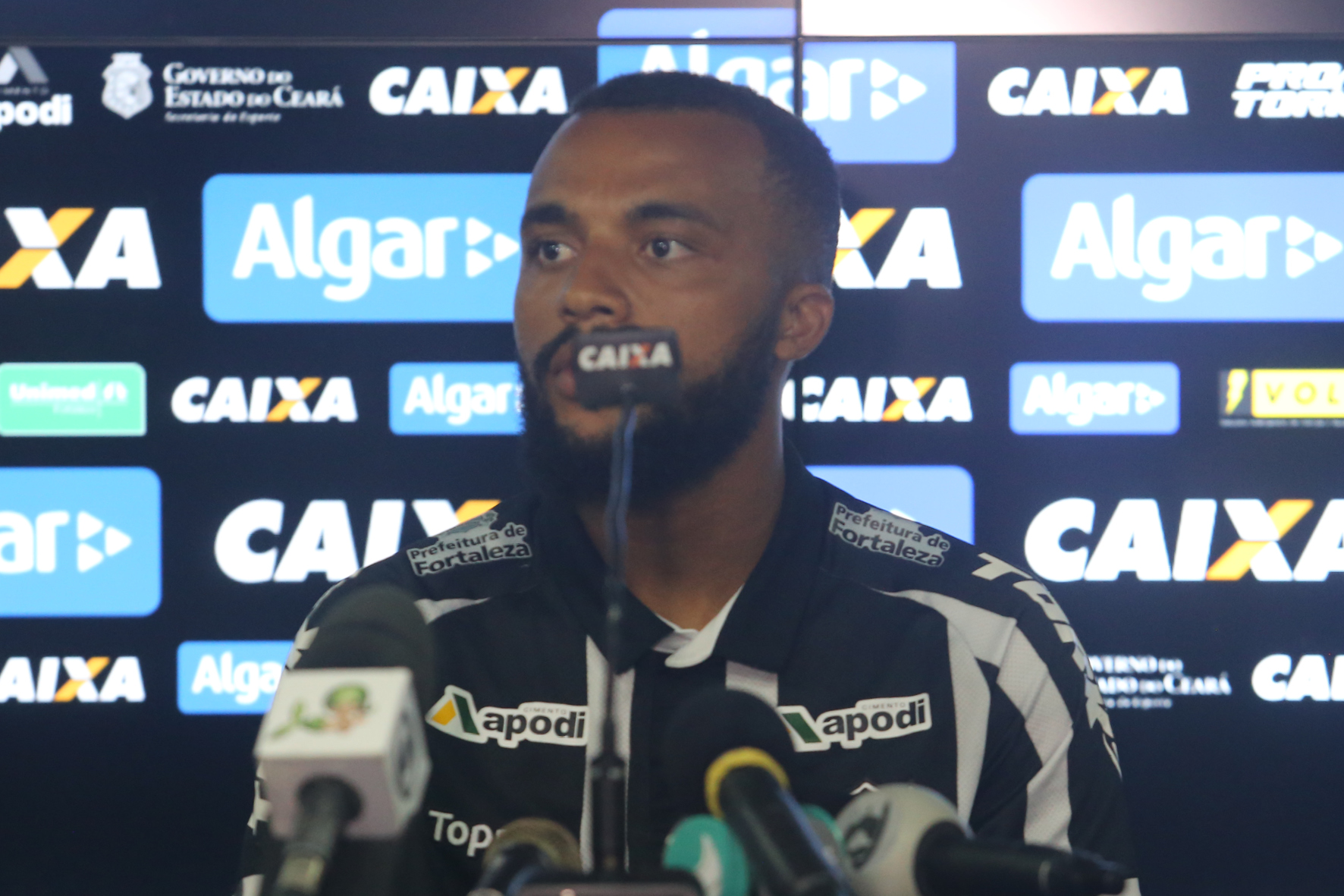 Samuel Xavier é apresentado à imprensa: "Uma nova oportunidade de honrar esse Clube"