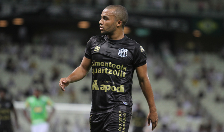 Após vitória, Samuel Xavier valoriza garra dos companheiros: “Guerreiros”