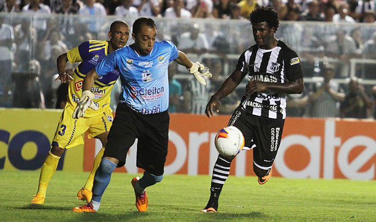 Zagueiro artilheiro de 2014, Sandro inicia o ano com pontaria afiada