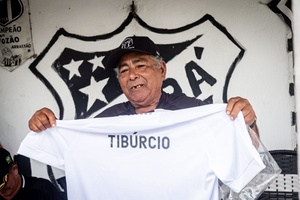 Conheça Sr. Tibúrcio, ilustre torcedor de Itapipoca com a casa alvinegra