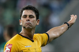 Camp. Brasileiro: Flávio Rodrigues de Souza/FIFA-SP apita a partida do Ceará diante do Fluminense no Maracanã
