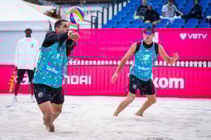 Vôlei de Praia: De virada, Mateus e Adelmo vencem tchecos Trousil e Sedlak e avançam às quartas de final do Circuito Mundial