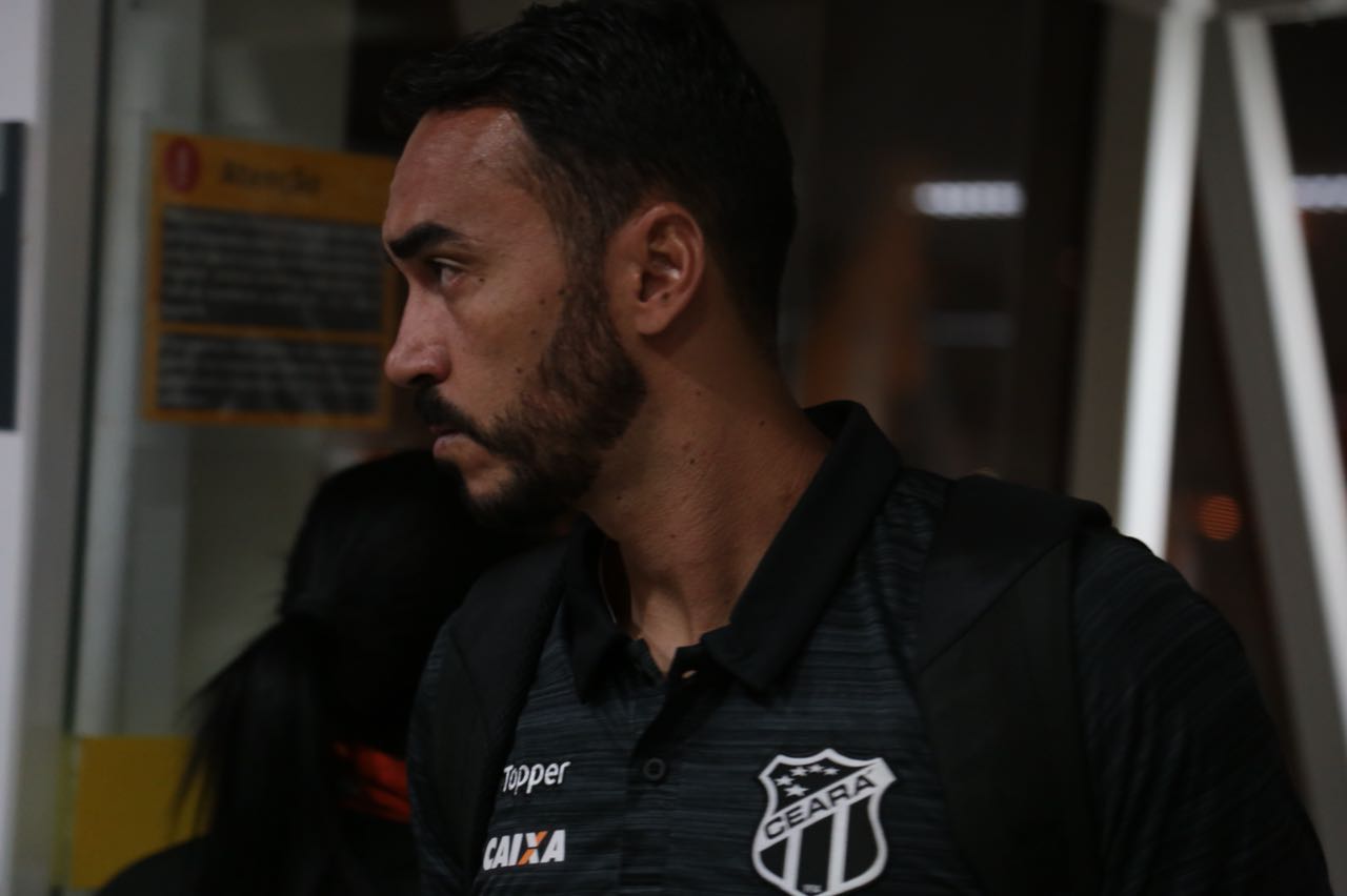 Vitória x Ceará: Elenco alvinegro segue viagem rumo a Salvador