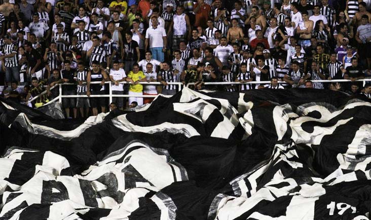 Venda de ingressos para Ceará x Vitória continua nesta quarta-feira