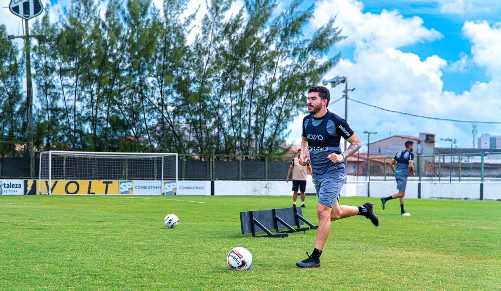 Visando a estreia na temporada, Ceará faz primeiro treino da semana