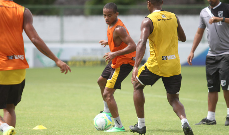 Sérgio Soares comandou treino técnico/tático na reapresentação