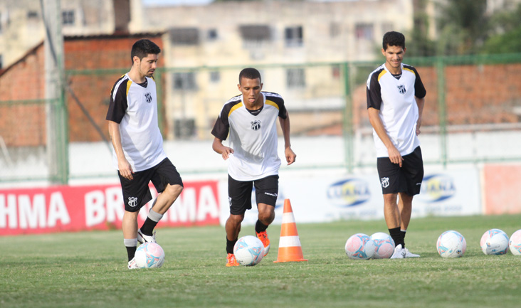 De olho no clássico, atletas participaram de um treino técnico/tático