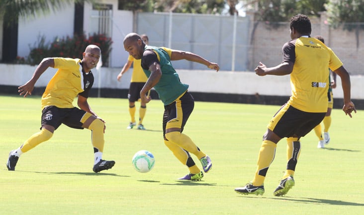 Tiradentes não comparece e Sérgio Soares comanda treino coletivo