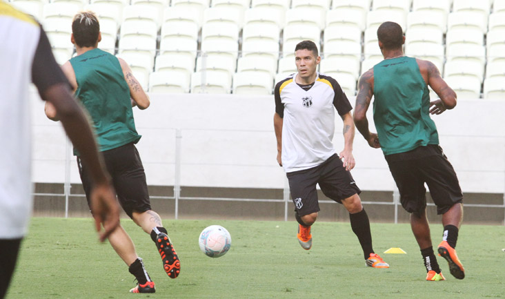 Técnico Sérgio Guedes comandou treino coletivo no Castelão