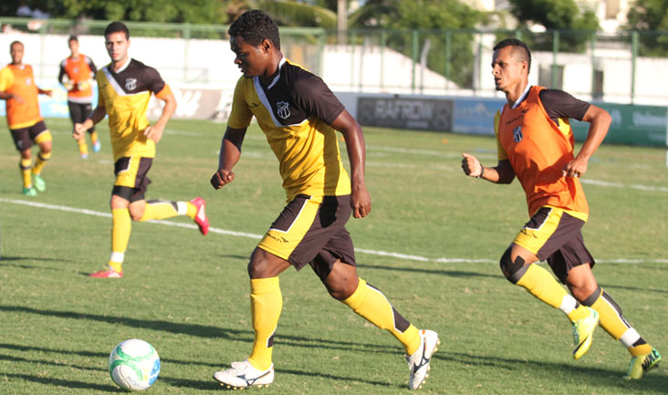 Elenco alvinegro participou de treino técnico/tático
