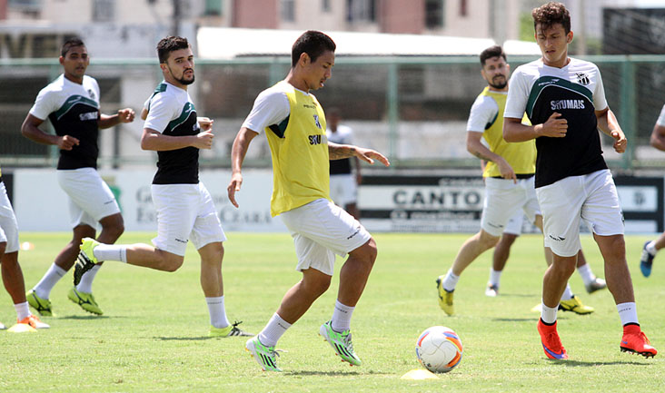 Técnico Lisca comandou mais um treino tático nesta manhã