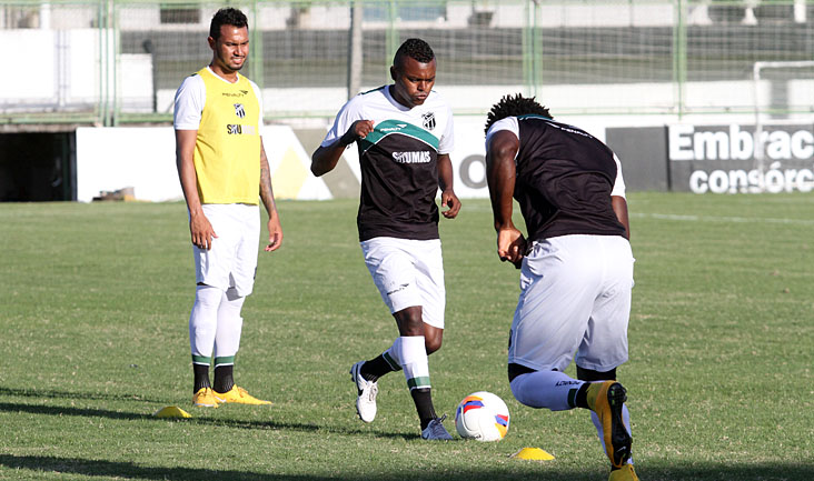 Treino tático e finalizações movimentaram os trabalhos de hoje