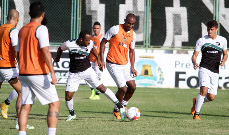 Antes de viajar para São Luís, elenco alvinegro treinou