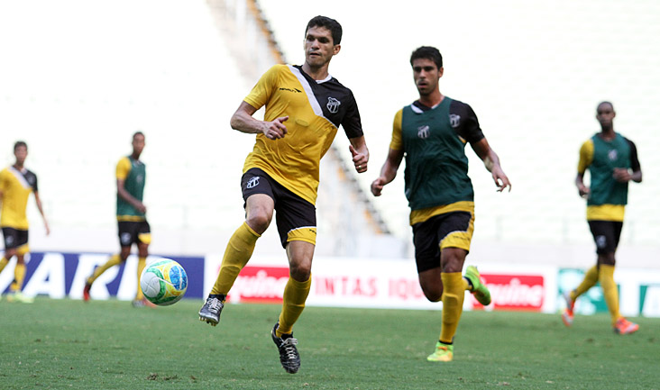 PC Gusmão comandou treino coletivo na Arena Castelão