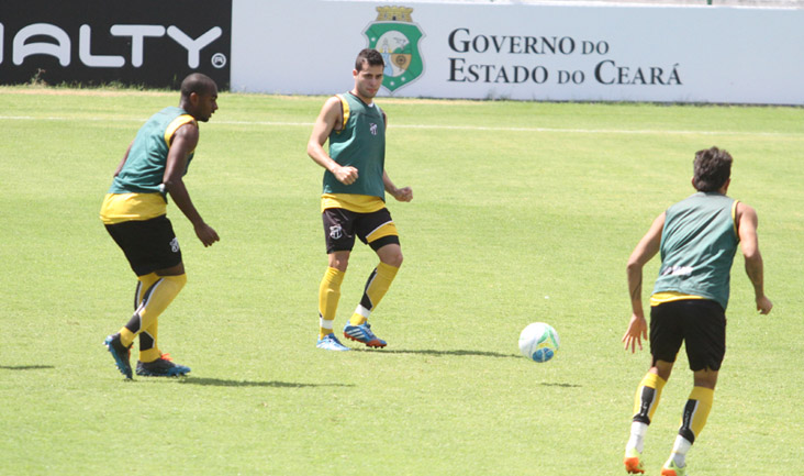 Antes da viagem, Alvinegro realizou último treino na capital