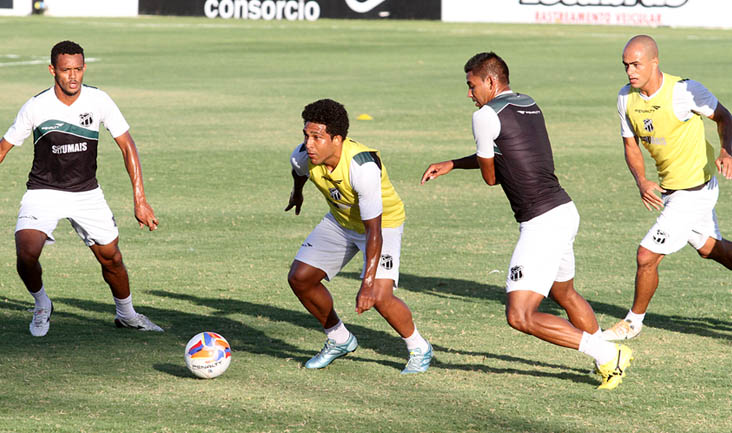 Elenco do Vovô treinou em dois períodos nesta segunda-feira