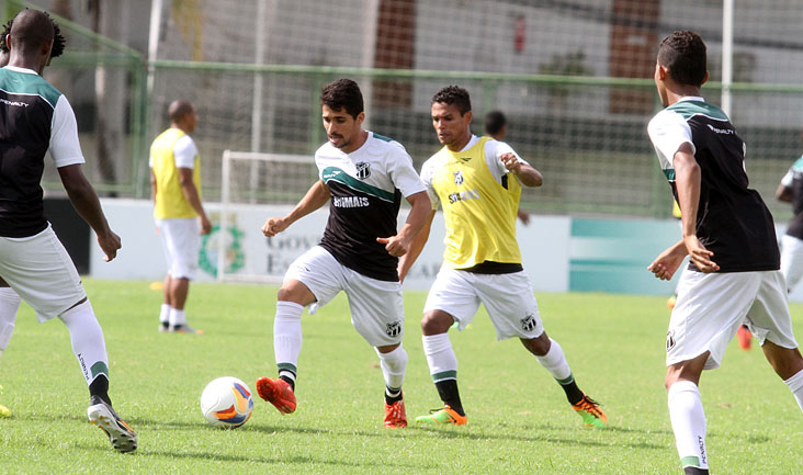 Grupo alvinegro realizou treinos técnicos nesta manhã
