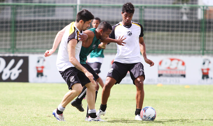 Sérgio Guedes comandou mais um treino coletivo em Porangabuçu